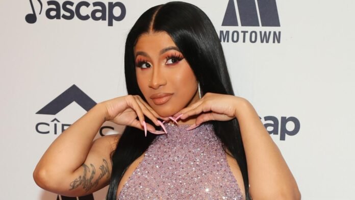 Cardi B Says She’s Too Shy To Approach Male Rappers For Collabo. - SurgeZirc France
