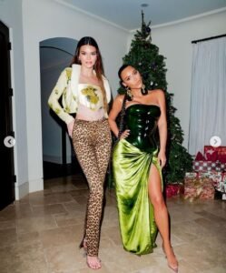 Kardashian Shows Off Tone-Deaf Christmas Gift They Got For Each Other - SurgeZirc France