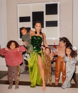 Kardashian Show Off Tone-Deaf Christmas Gift They Got For Each Other - SurgeZirc France