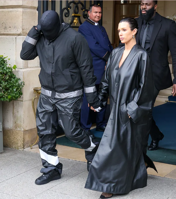 Kanye West's Wife Bianca Censori Rocks White Low Plunging V-Neck Dress - SurgeZirc FR